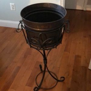 Beverage/Ice Bucket on Stand